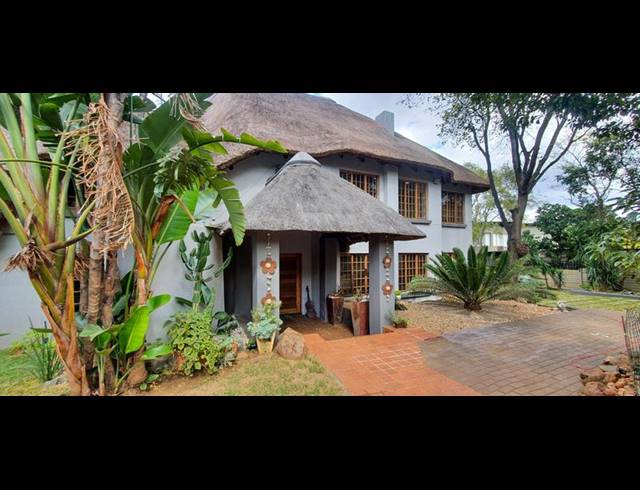 6 BEDROOM HOUSE FOR SALE IN VAL DE GRACE